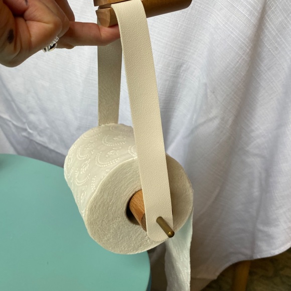 2 . These are toilet roll or a hand towel holder. Never used. - Picture 3 of 8